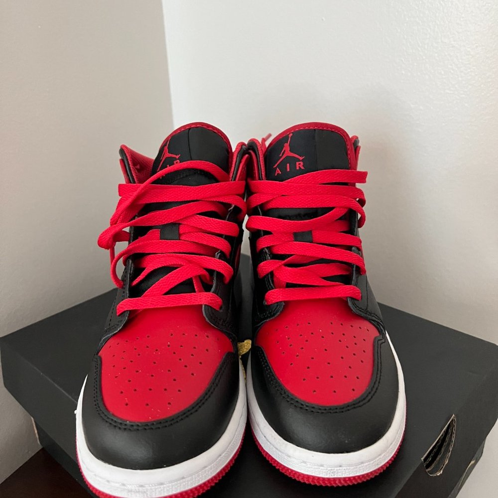 Air Jordan 1 MID